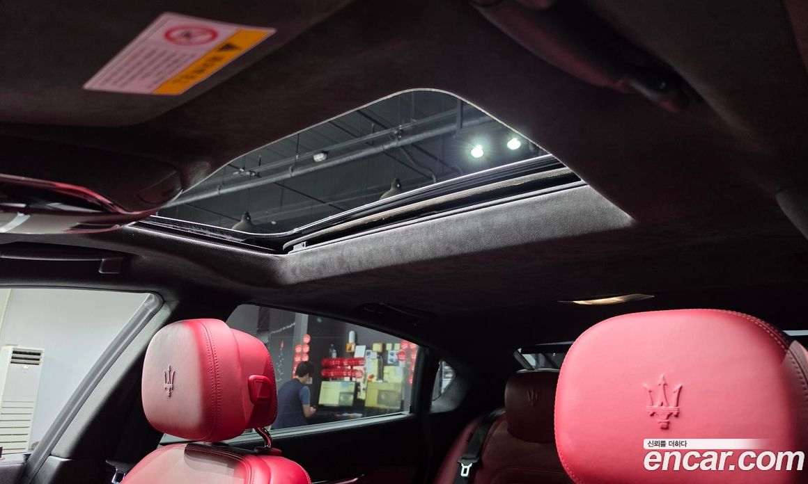 Maserati Quattroporte фото 16
