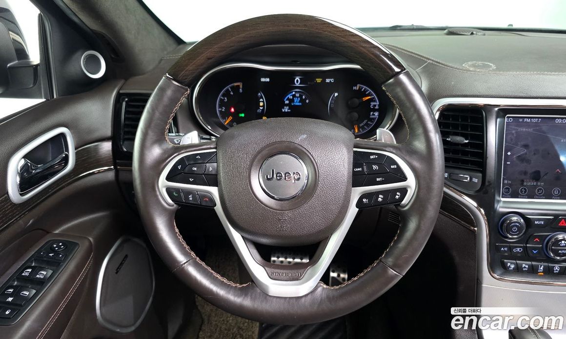 Jeep Grand Cherokee (WK) фото 13