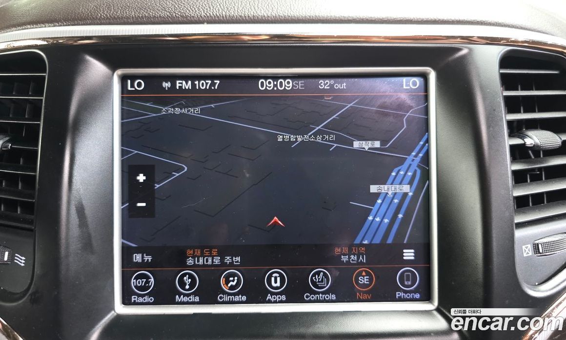 Jeep Grand Cherokee (WK) фото 14