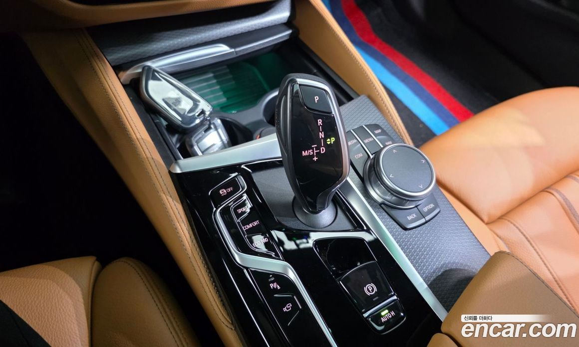 BMW 5-Series (G30) фото 9