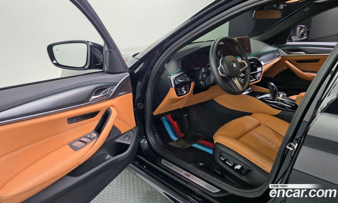 BMW 5-Series (G30) фото 10