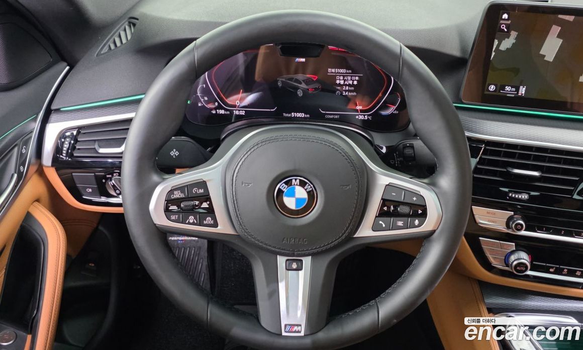 BMW 5-Series (G30) фото 13