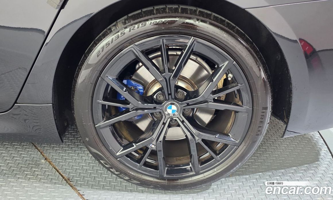 BMW 5-Series (G30) фото 21