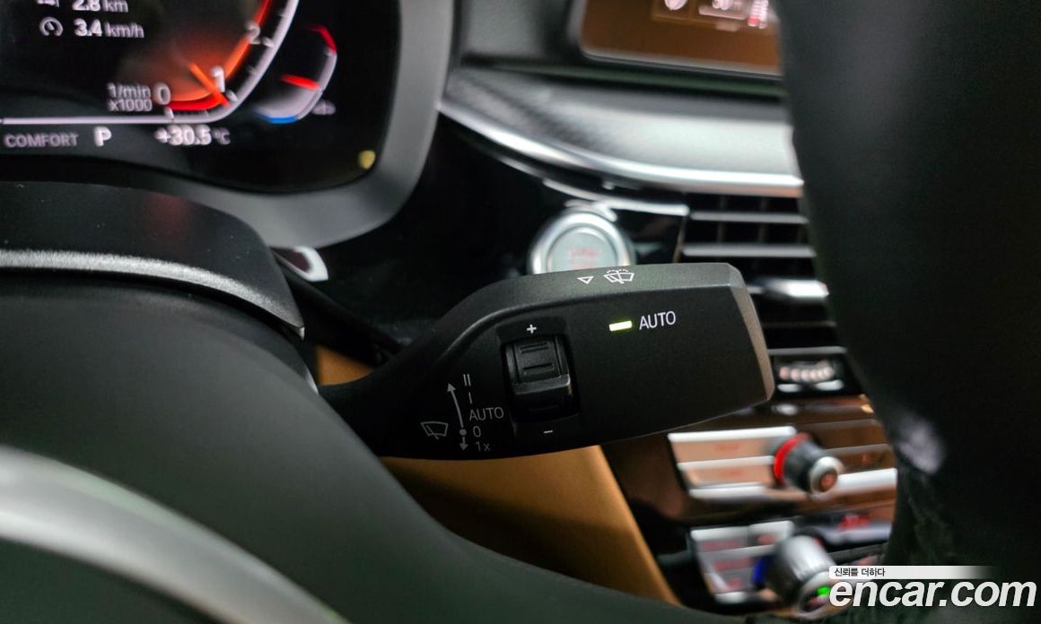 BMW 5-Series (G30) фото 37