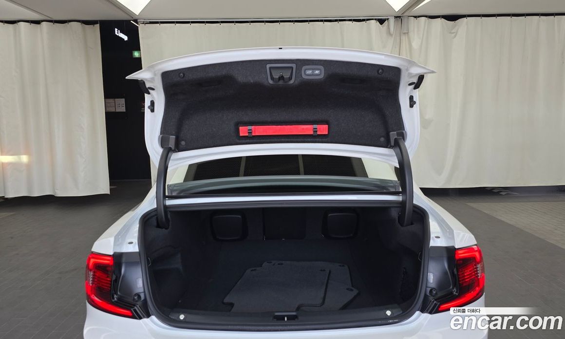 Volvo S90 фото 20
