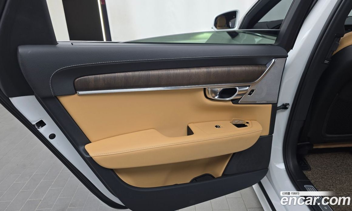 Volvo S90 фото 25