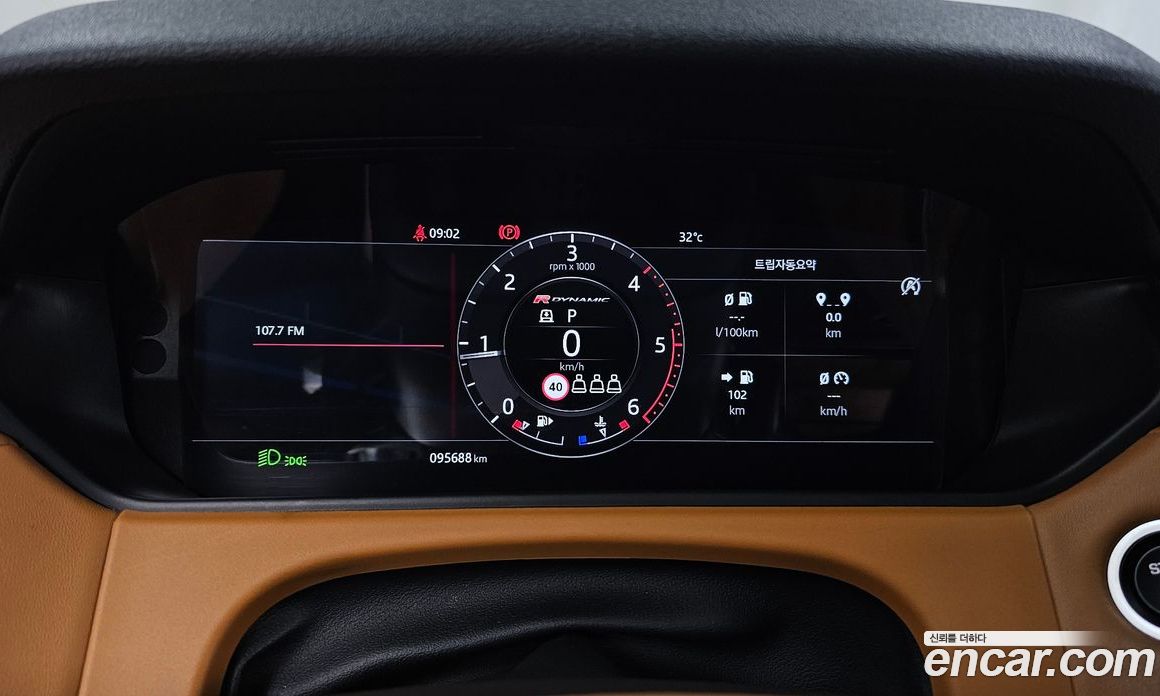 Land Rover Range Rover Velar фото 8