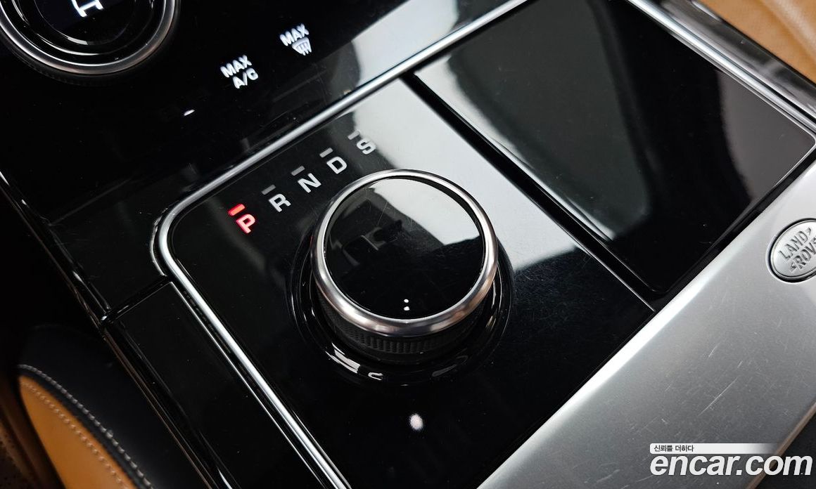 Land Rover Range Rover Velar фото 9