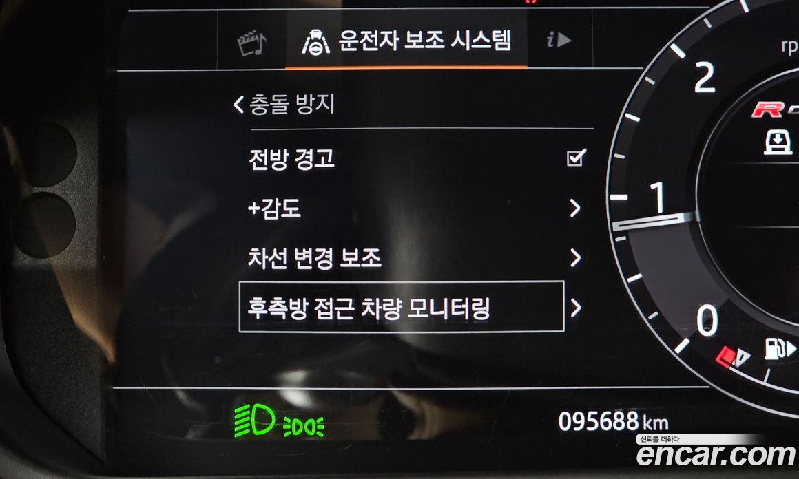 Land Rover Range Rover Velar фото 16