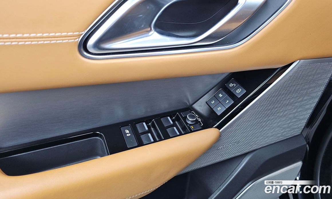 Land Rover Range Rover Velar фото 38