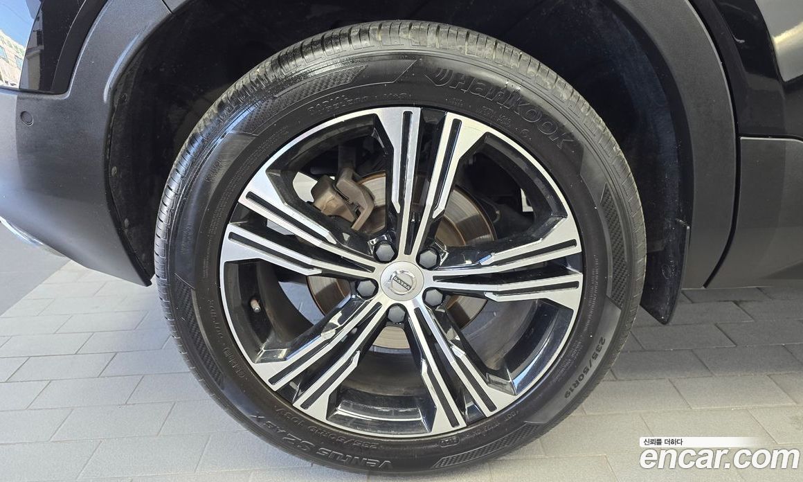 Volvo XC40 фото 5