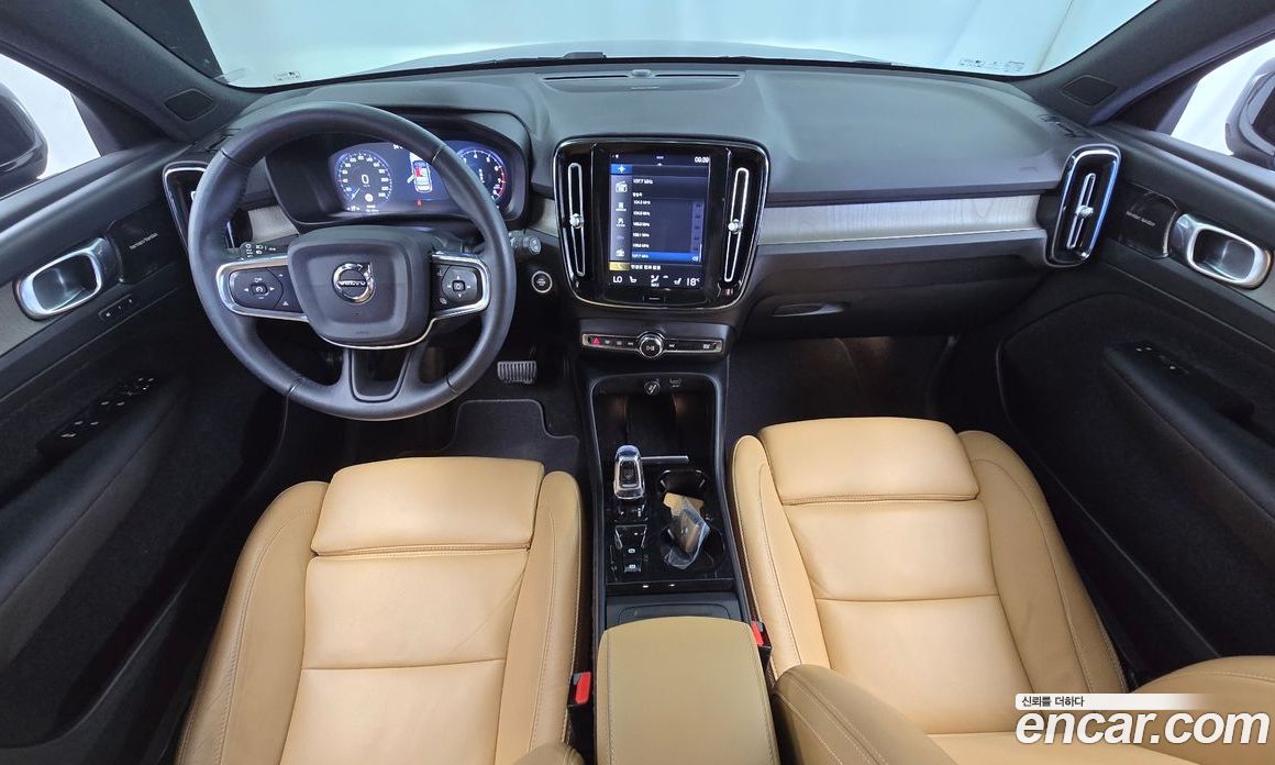 Volvo XC40 фото 7