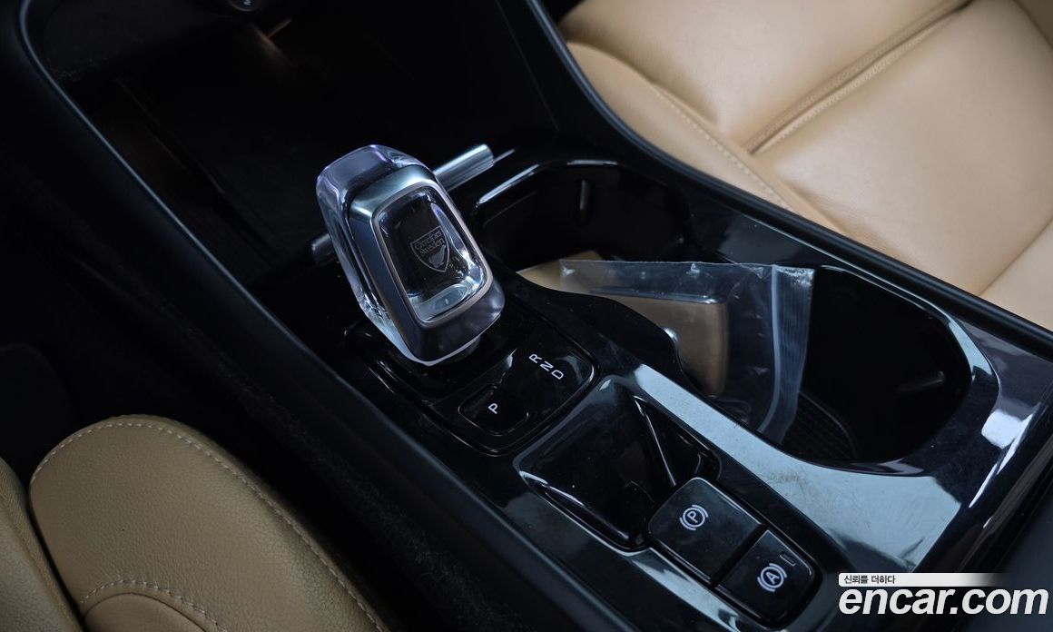 Volvo XC40 фото 9