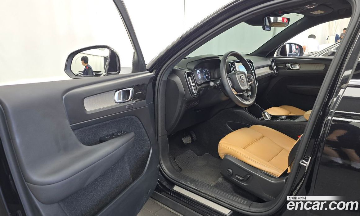 Volvo XC40 фото 10