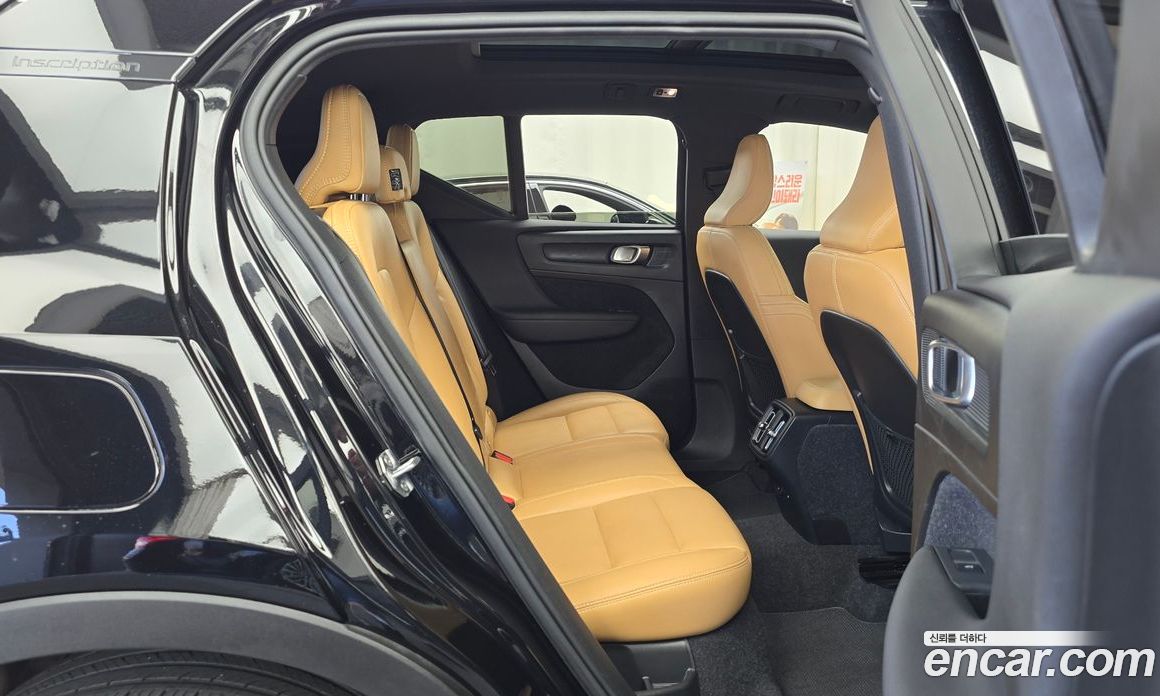 Volvo XC40 фото 11