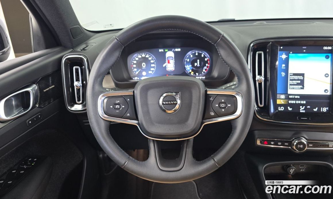 Volvo XC40 фото 13