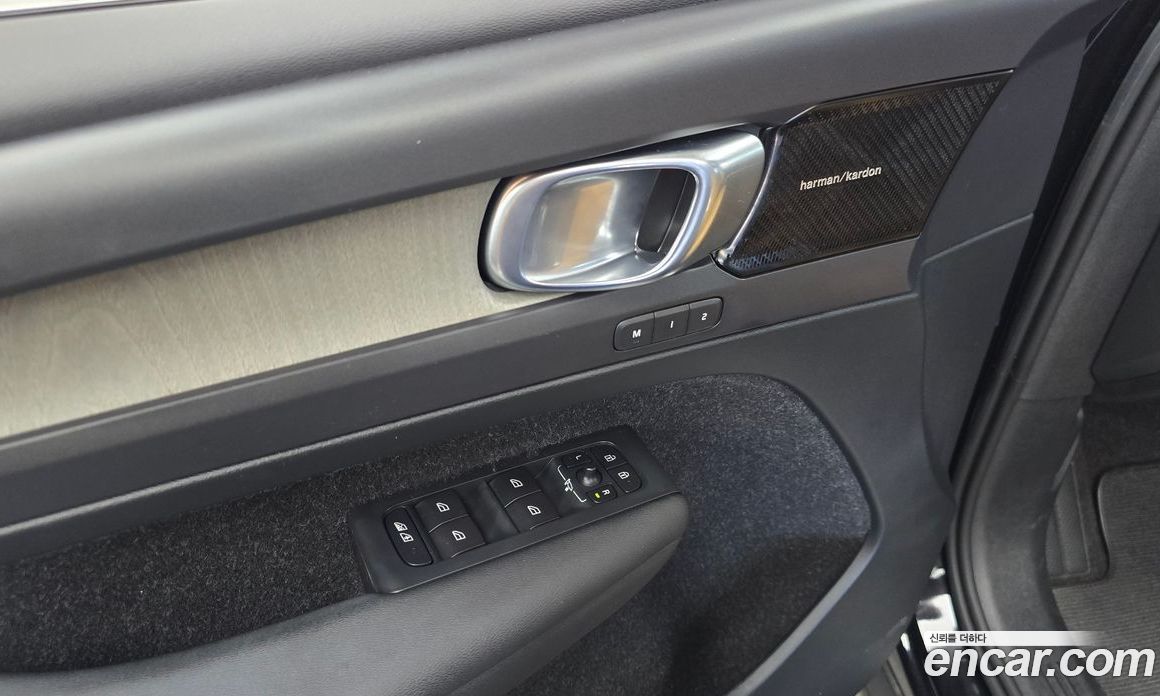 Volvo XC40 фото 18