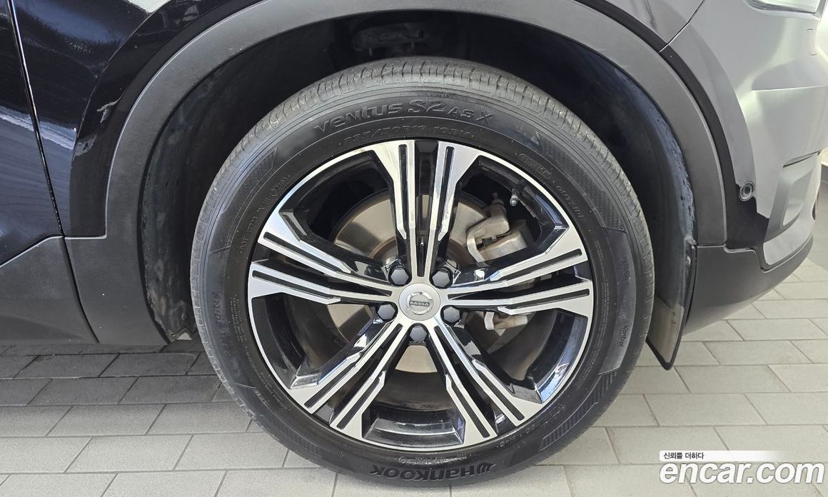Volvo XC40 фото 21
