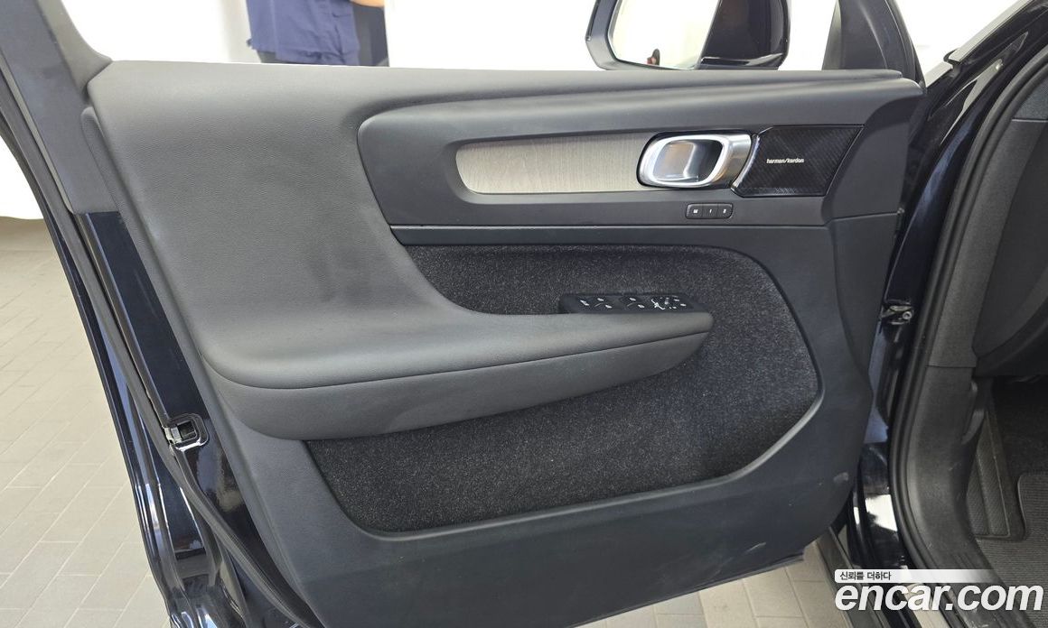 Volvo XC40 фото 24