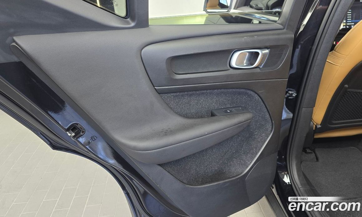 Volvo XC40 фото 25