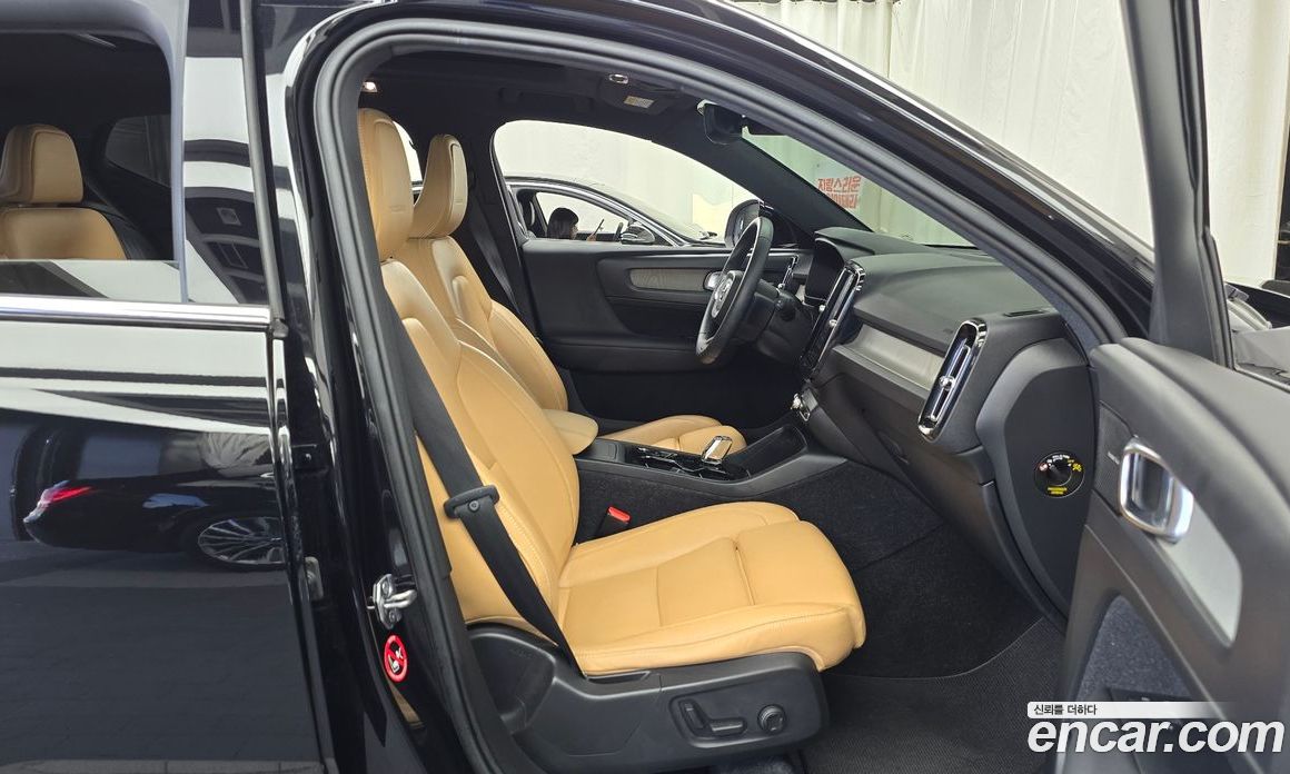 Volvo XC40 фото 26