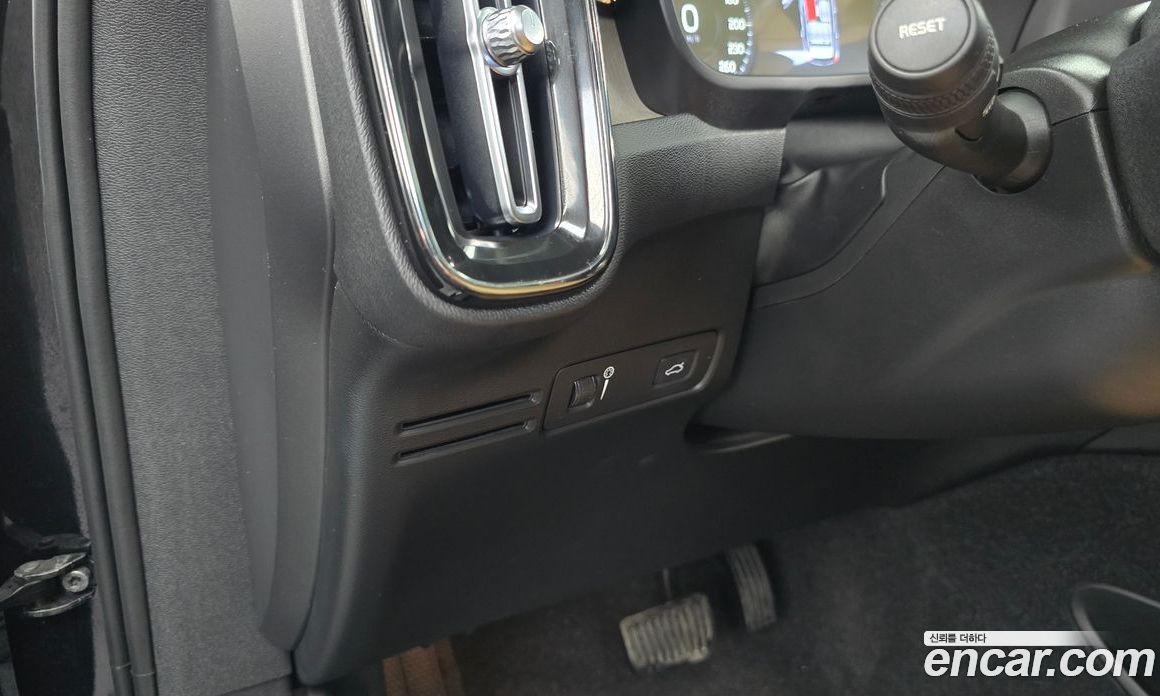 Volvo XC40 фото 27