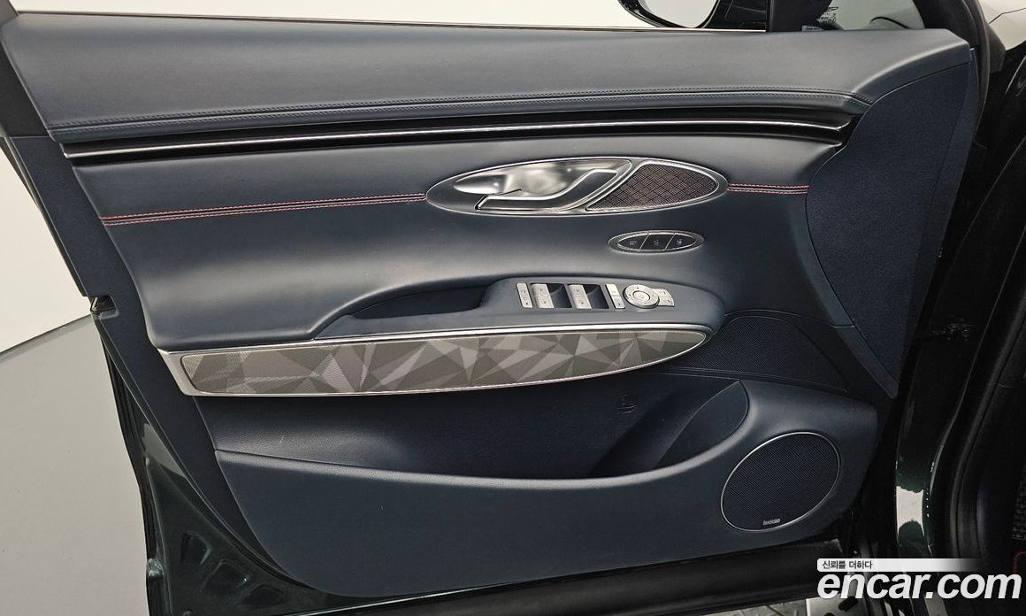 Genesis GV70 фото 24