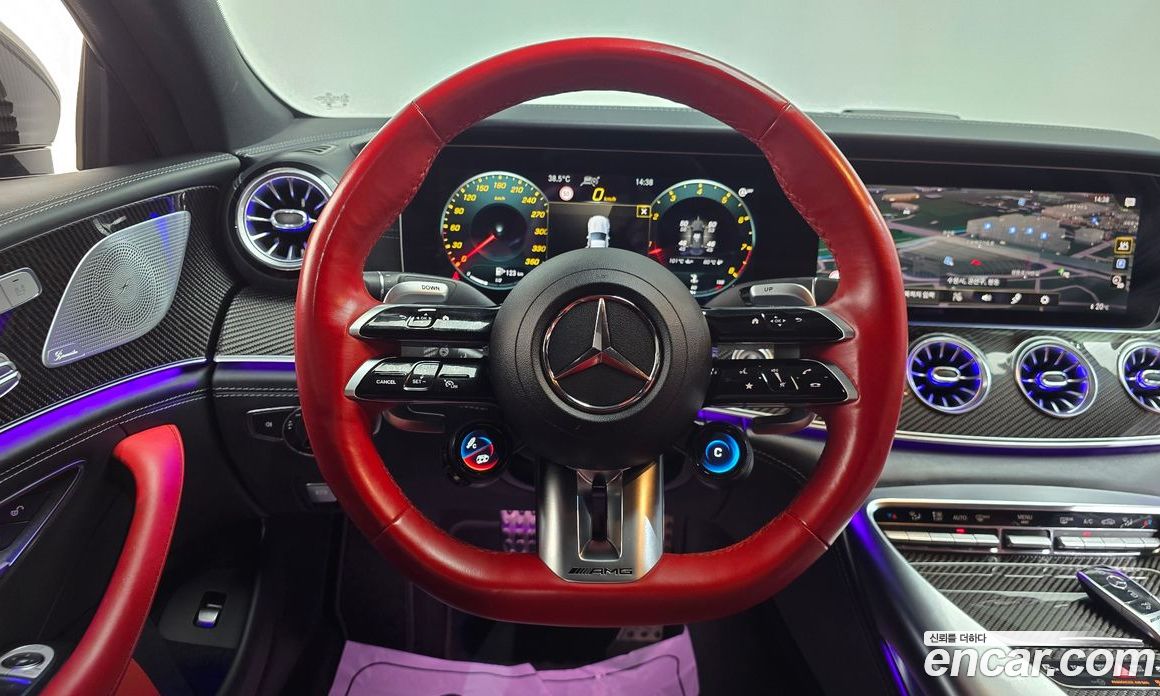 Mercedes-Benz AMG GT фото 13