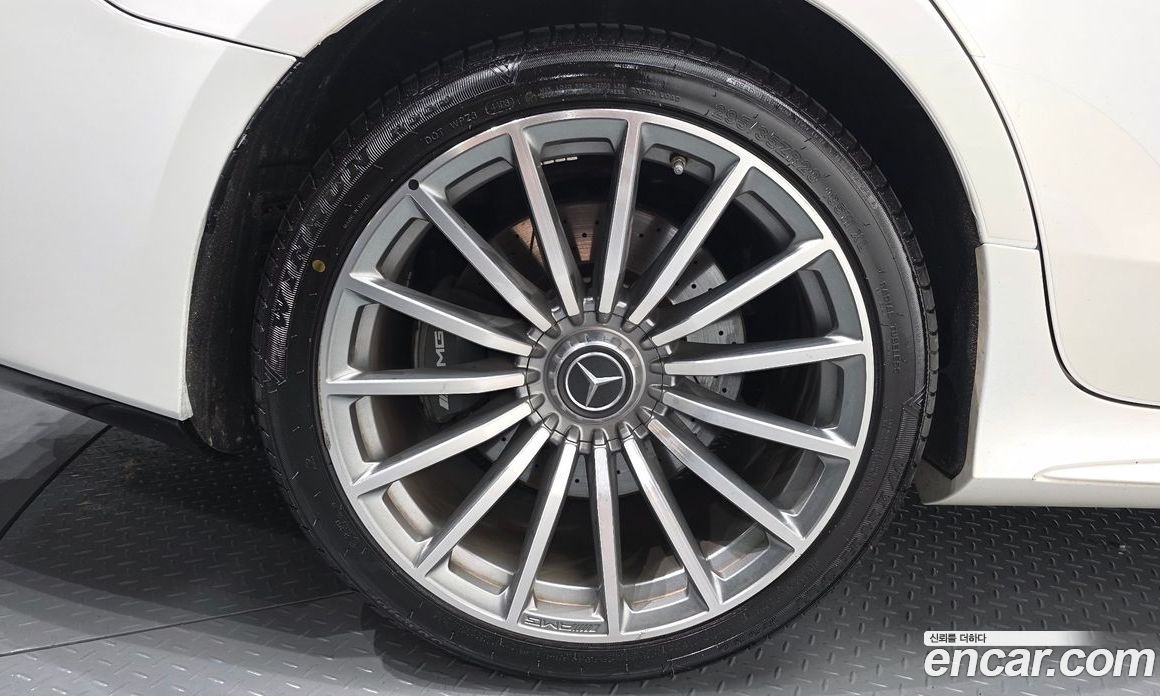 Mercedes-Benz AMG GT фото 5