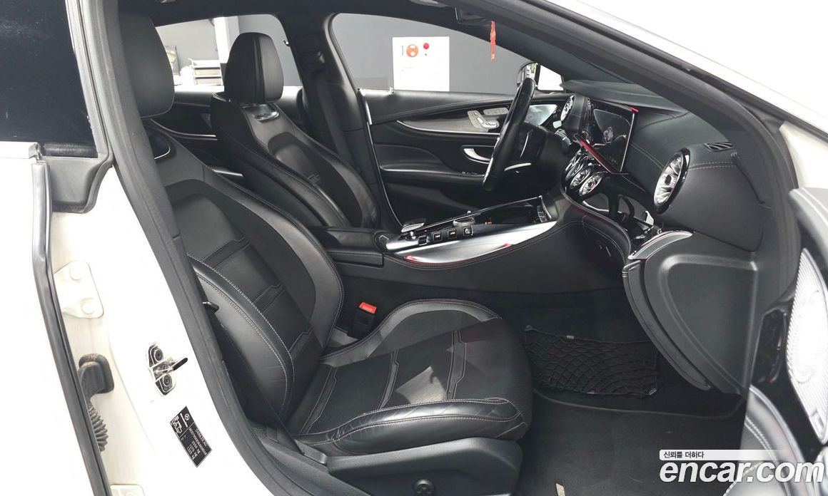 Mercedes-Benz AMG GT фото 11