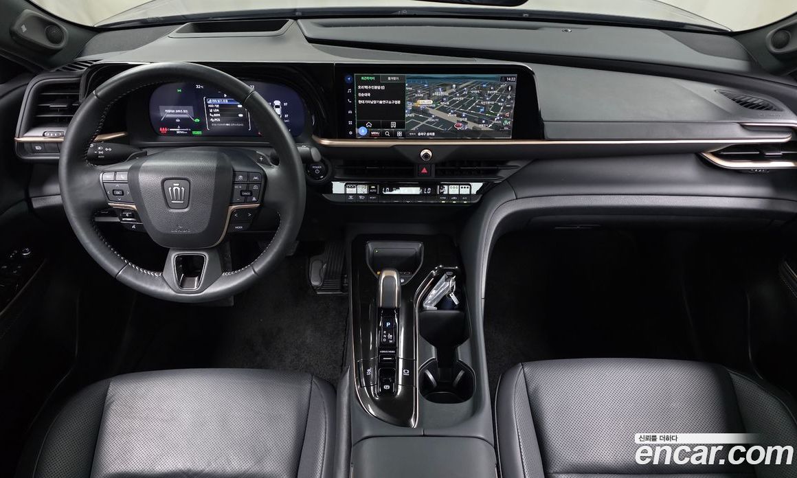 Toyota Crown Crossover фото 6