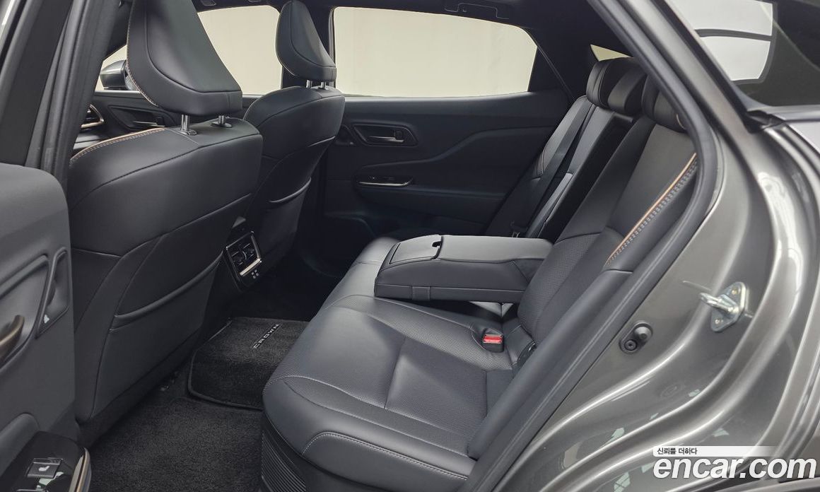 Toyota Crown Crossover фото 11