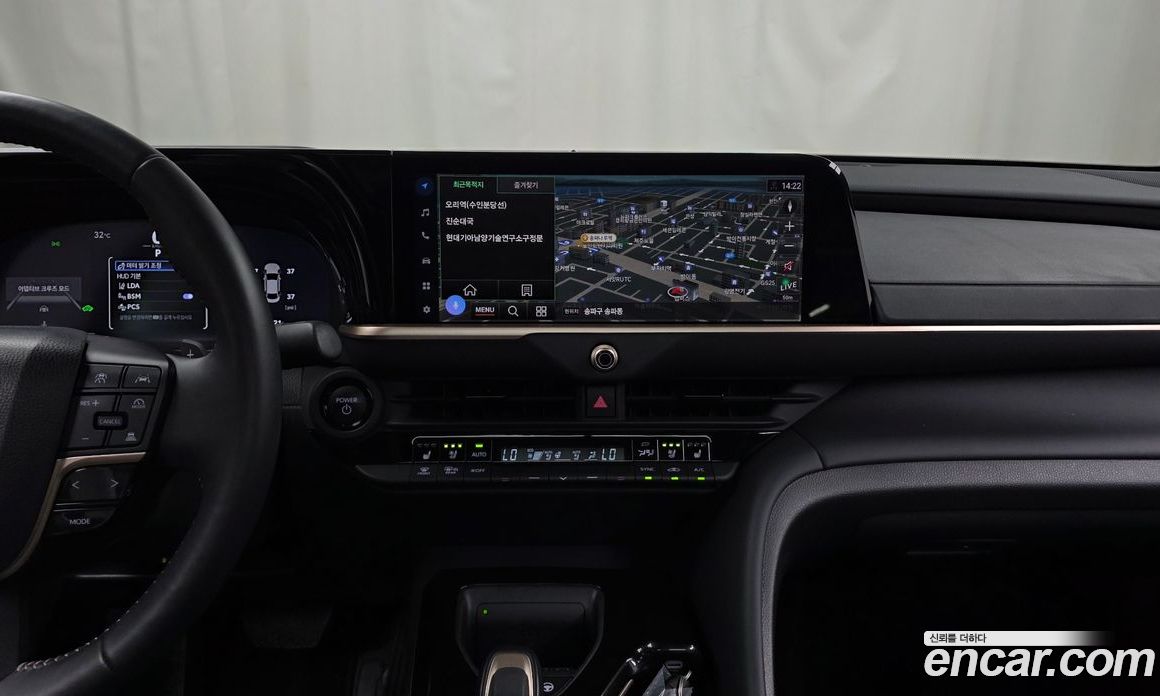 Toyota Crown Crossover фото 13