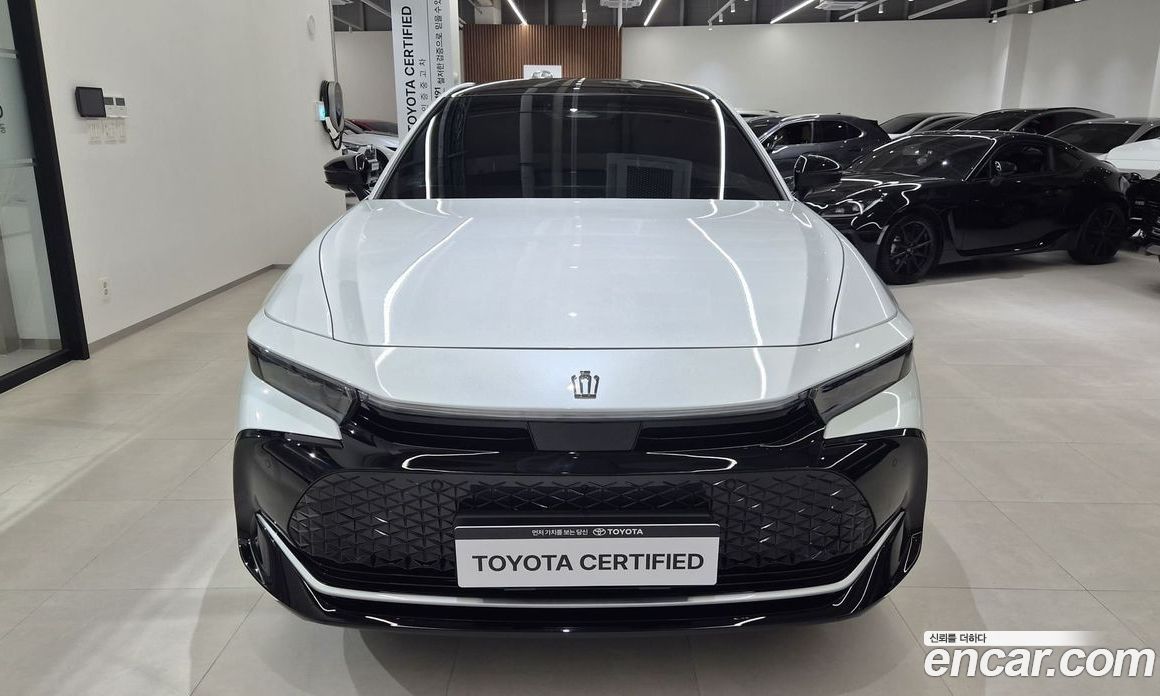 Toyota Crown Crossover фото 3