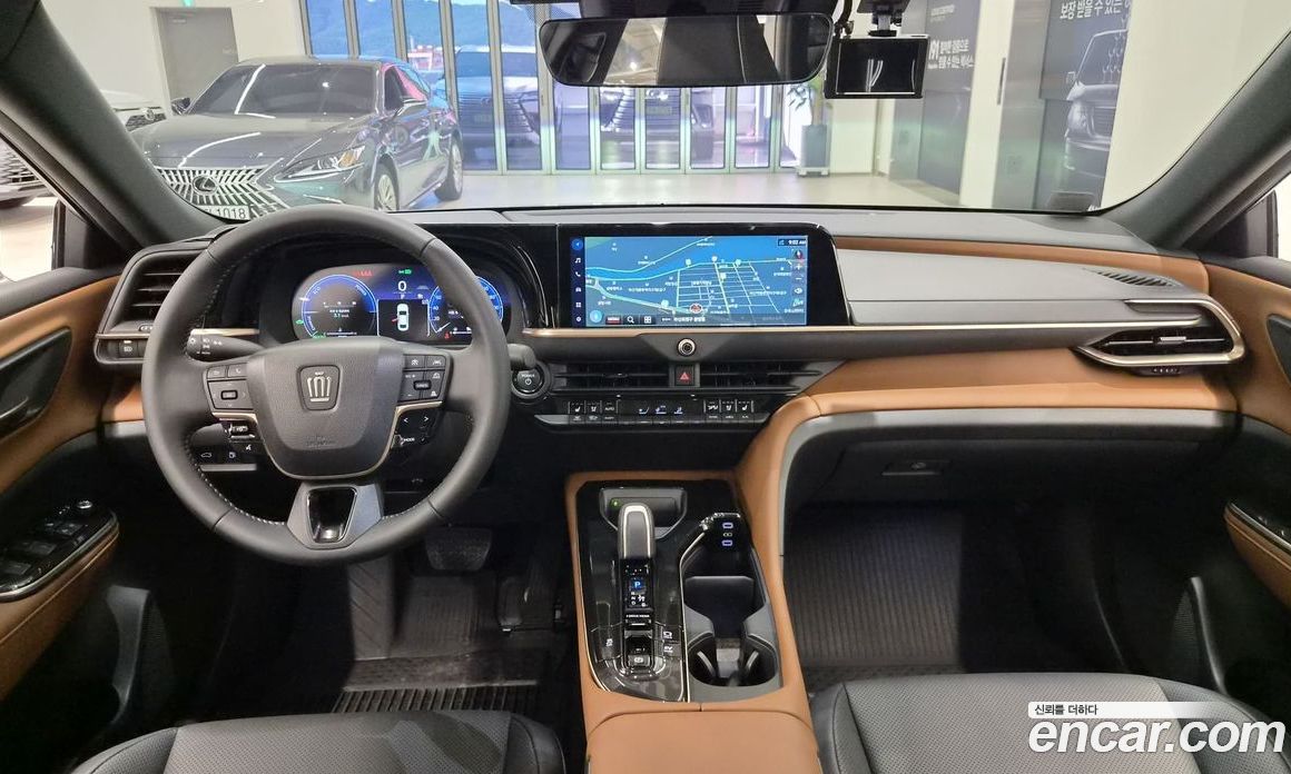 Toyota Crown Crossover фото 7