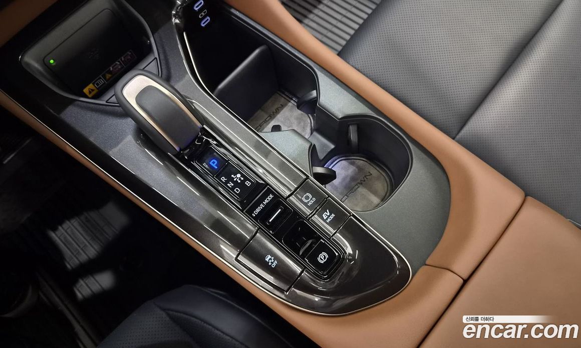 Toyota Crown Crossover фото 9