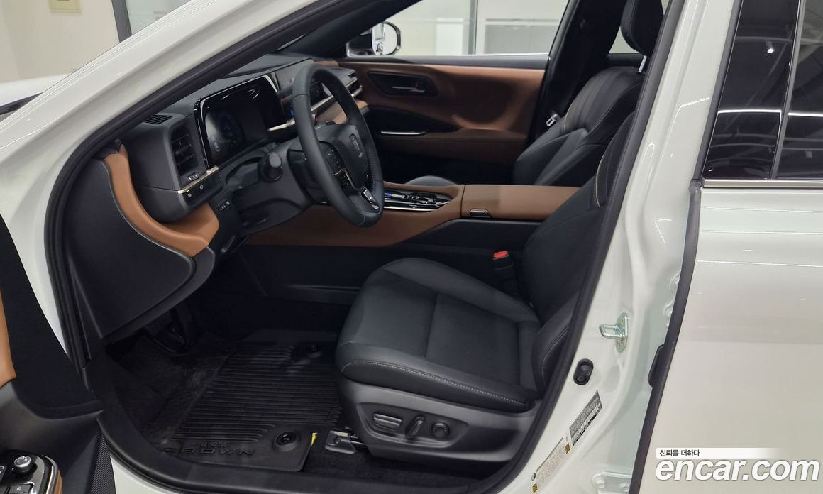 Toyota Crown Crossover фото 10