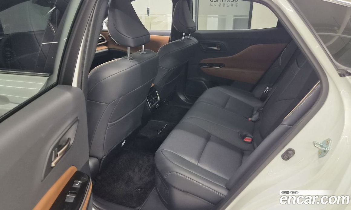 Toyota Crown Crossover фото 11