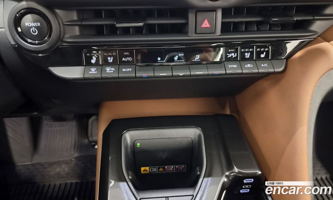 Toyota Crown Crossover фото 14
