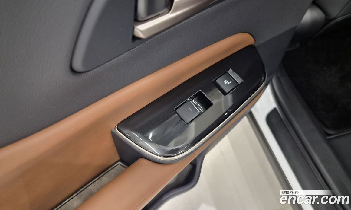 Toyota Crown Crossover фото 17