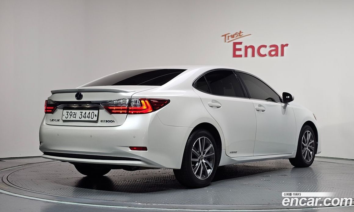 Lexus ES300h фото 2