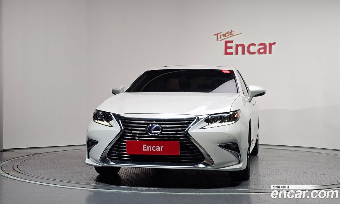 Lexus ES300h фото 3