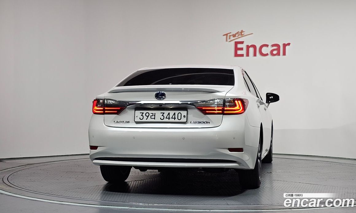Lexus ES300h фото 4