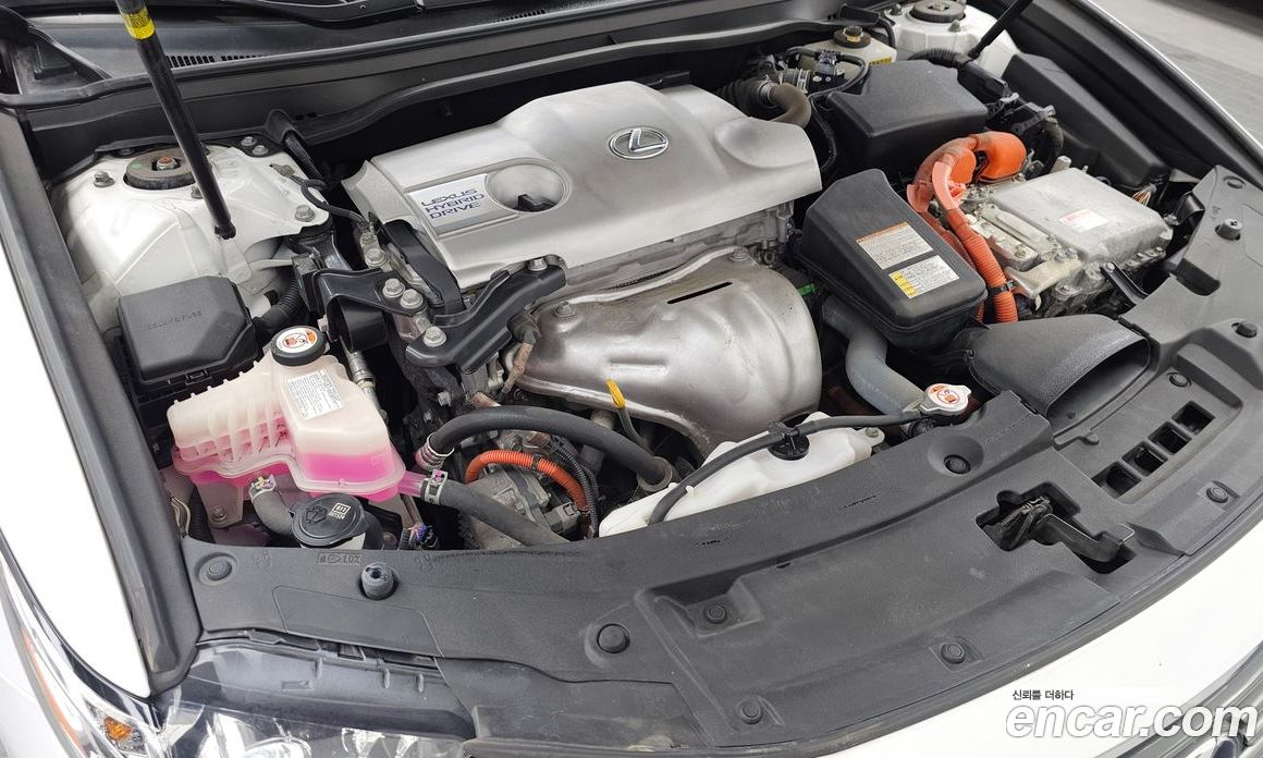 Lexus ES300h фото 6