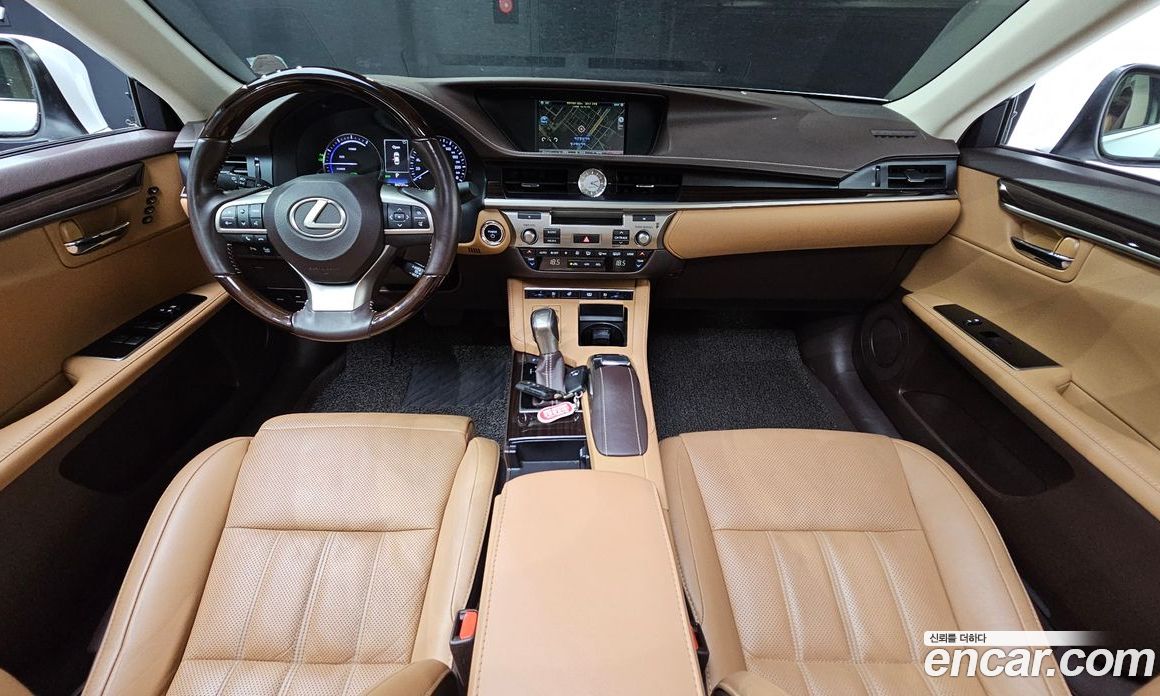 Lexus ES300h фото 7