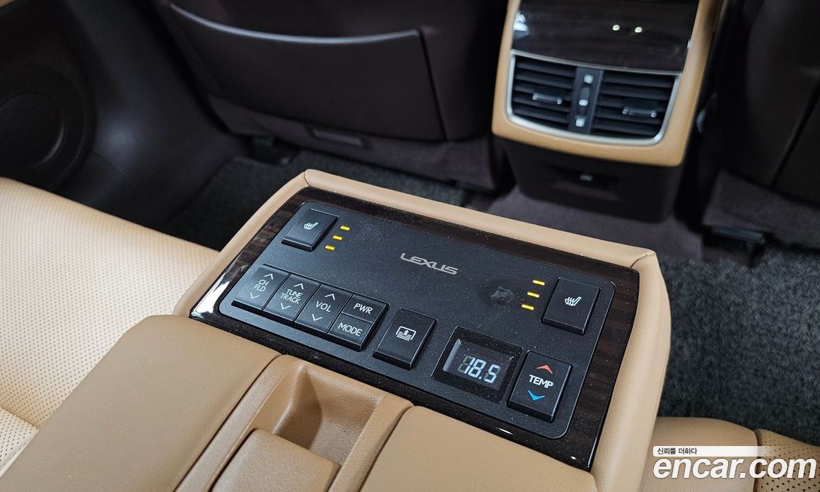 Lexus ES300h фото 19
