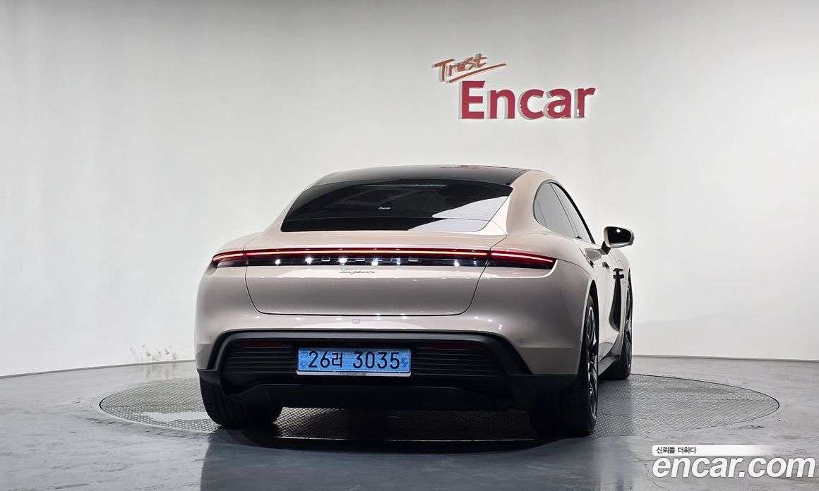 Porsche Taycan фото 3