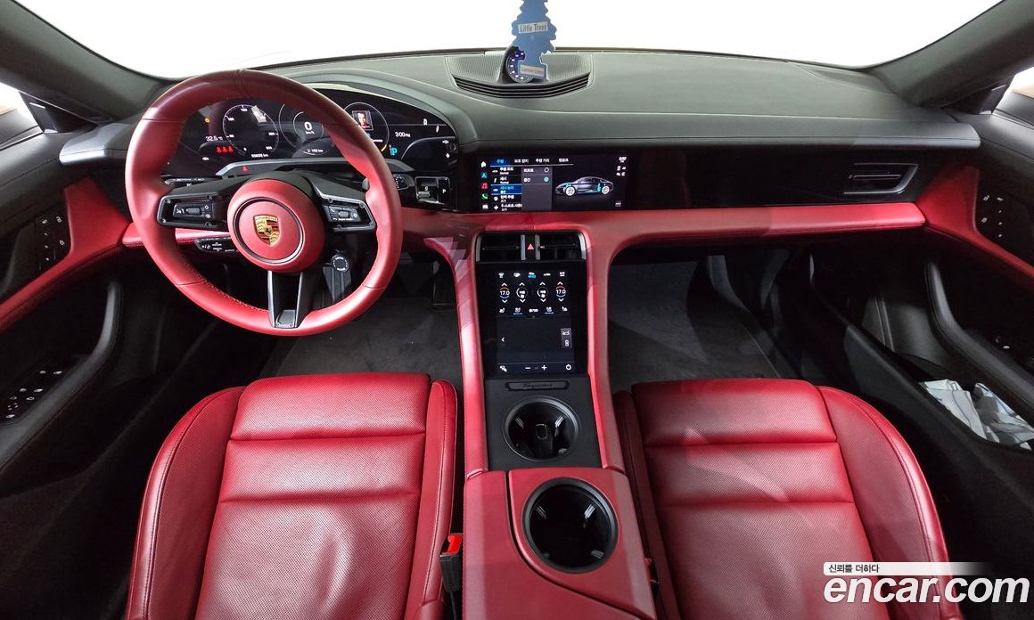 Porsche Taycan фото 6