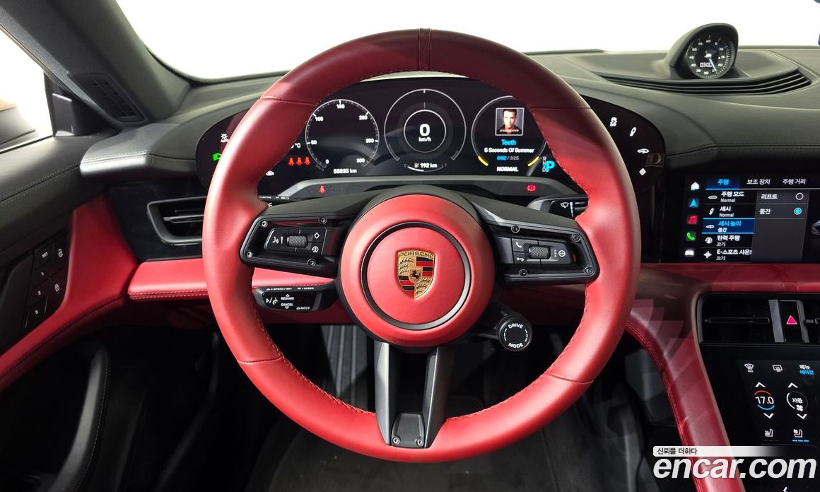 Porsche Taycan фото 12