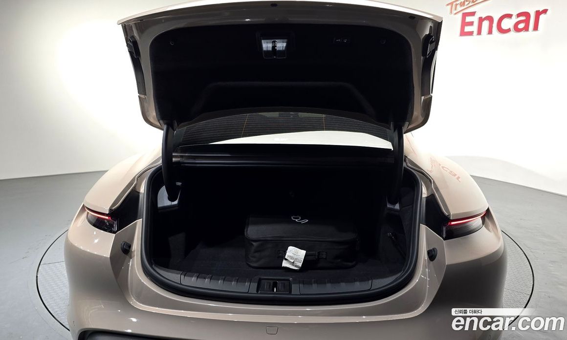 Porsche Taycan фото 16